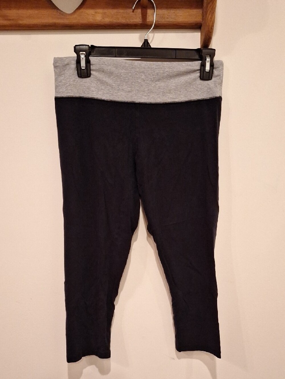 SO Black Legging Capris - Picture 4 of 4